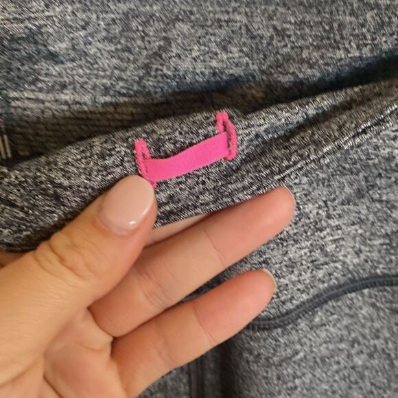 Victoria's Secret- Knockout Capri in Marled marled grey/black-Size medium - Picture 6 of 11